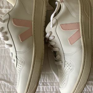 VEJA SNEAKERS LIKE NEW